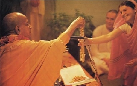 Srila Prabhupada initiates his disciples in the authorized Vedic way of spiritual understanding.