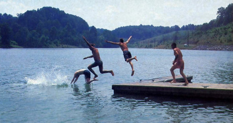 A refreshing jump in the lake