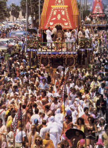 A swelling throng draws chariots up Venice Beach to the festival pavilion. The Los Angeles Ratha-yatra, biggest in the United States, features elephant rides, Indian dancers, films, music, fine-art exhibits, multimedia presentations, a crafts bazaar, and exotic vegetarian cuisine.