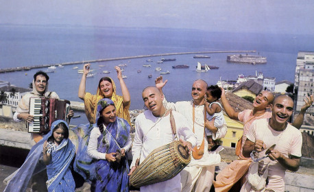 On the shore of the Atlantic Ocean in Salvador, Brazil, devotees of Krsna practice the sublime process of self-realization called hari-nama-satikirtana.