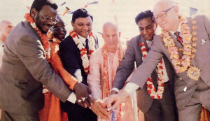Feeling the happiness of the spirit of brotherhood after cutting the ribbon and opening the temple are the guests of honor and the ISKCON hosts: Mangosuthu Buthelezi, Srila Bhaktitirtha Swami , Amichand Rajbansi, Srila Bhagavan Goswami, J. N. Reddy, and Stan Lange.