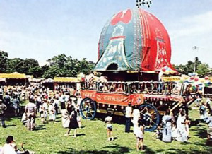 Festival-goers admire chariot at Montreal's 1986 Festival of India.
