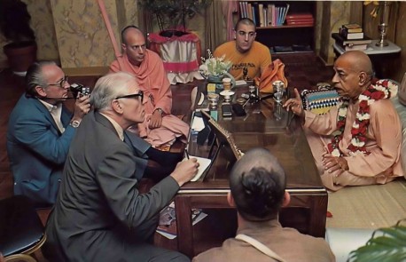 George Orwell of Associated Press notes down Prabhupada's remarks during an interview. Summer Tour 1976.