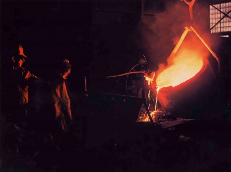 Foundry pouring metal