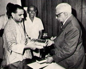 A Life Member of ISKCON, Prime Minister Ramgooram is entitled to all publications. Here presenting him with several new books are Navayogendra Swami and Shree