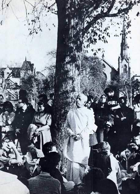 Srila Prabhupada speaks in Tompkins Square Park. This photograph ran on the front page or The Eas1 Village Oilier, a popular underground newspaper.