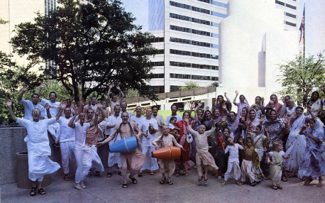 Thanksgiving Square in Dallas provides the setting for satikirtana, the congregation at chanting of Hare Krsna, which ISKCON is known for worldwide .