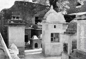 Some of these "Samadhis", where the remains of the great saint are kept, are built like tiny houses and are no more than 1 ft. high. The Samadhis are worshiped by bowing, placing garlands and circumambulation of the Samadhi grounds. No shoes are allowed in this sacred area; infact, the very ground is considered so holy that after doing their morning rounds, the devotees will take a pinch of earth and pop it in their mouths!